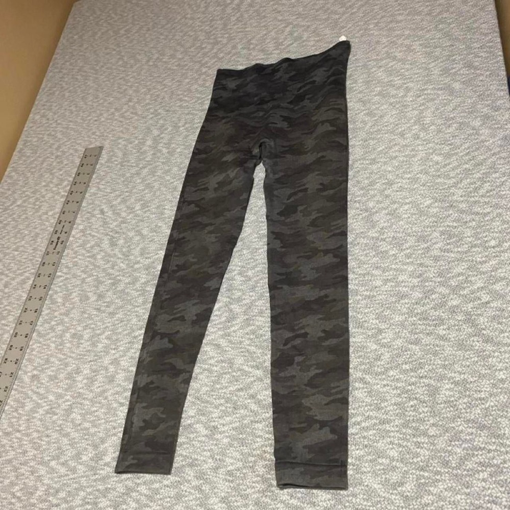 Spanx Camo gray camouflage active leggings Women S. SKU-B920#camo